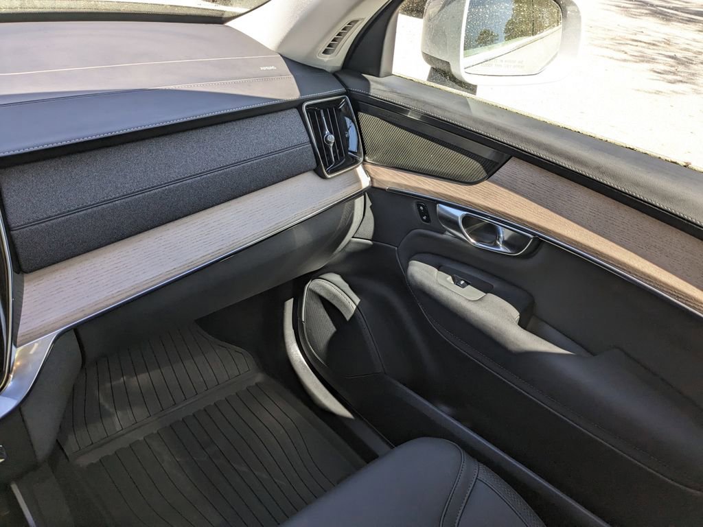 New 2025 Volvo XC90 B6 Plus image 18