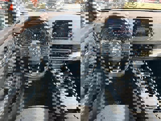 Used 2023 Nissan Rogue SV image 10