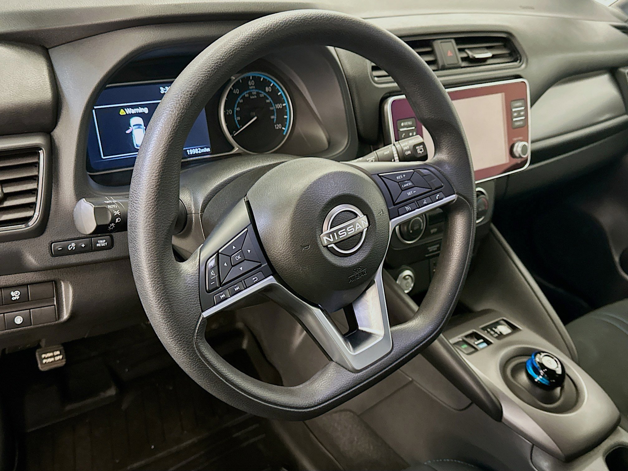Used 2025 Nissan Leaf S FWD image 18