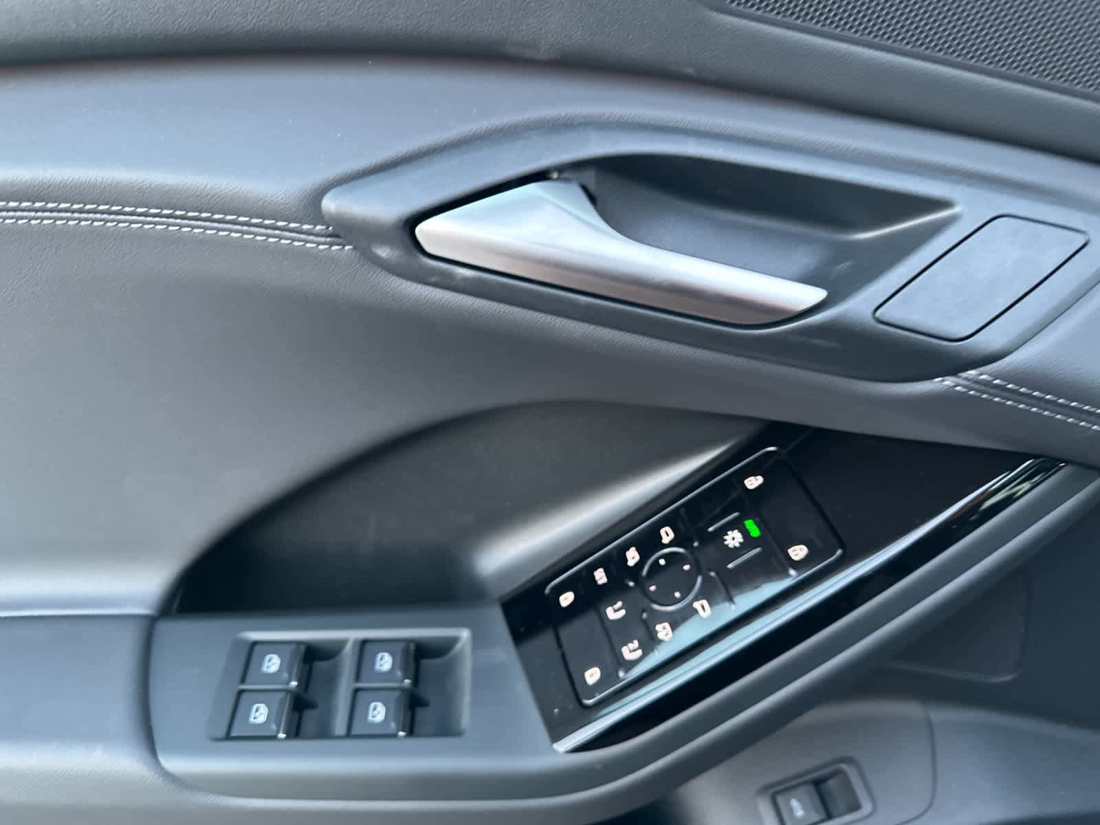 New 2025 Audi Q6 e-tron Premium AWD/4WD image 12
