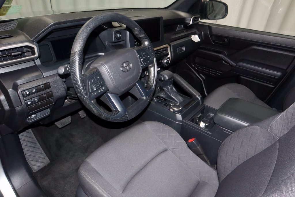 Used 2025 Toyota Tacoma SR AWD/4WD image 25