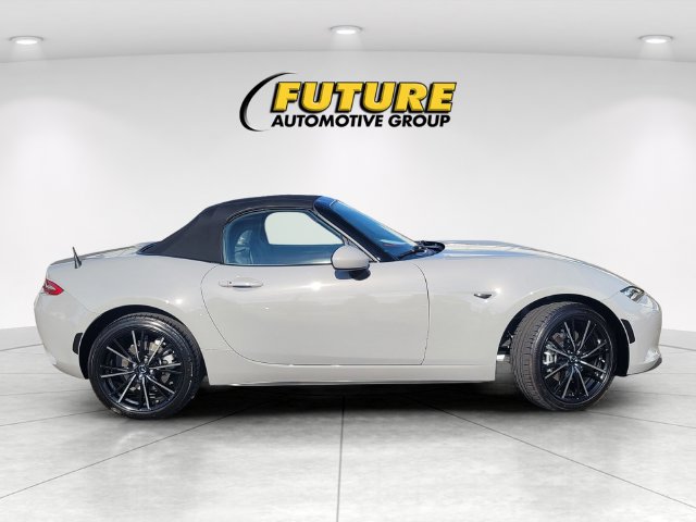 Used 2025 MAZDA MX-5 Miata Grand Touring w/ Weather Package RWD image 3