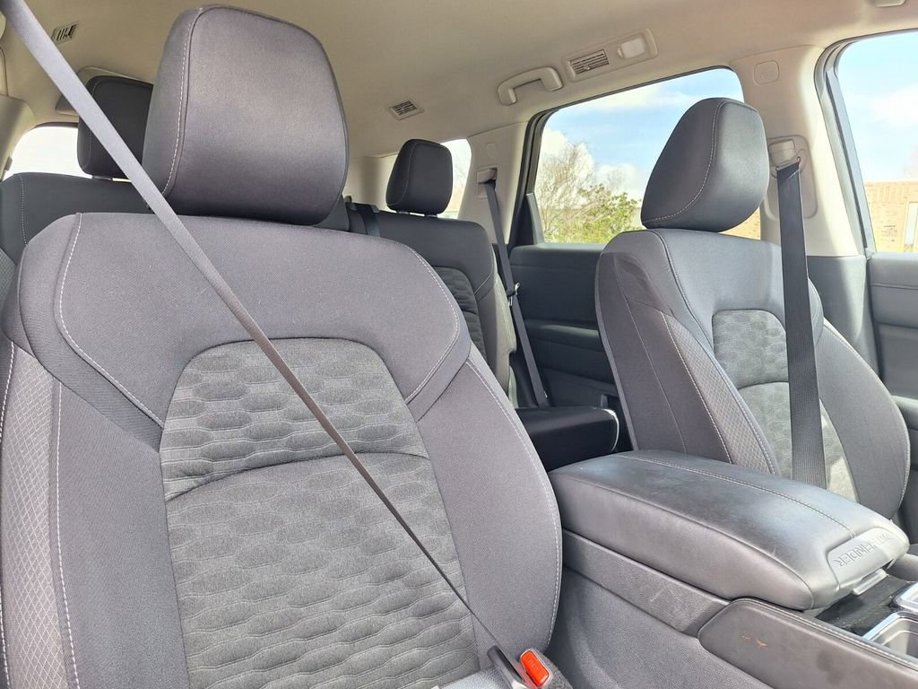 Used 2024 Nissan Pathfinder SV image 26
