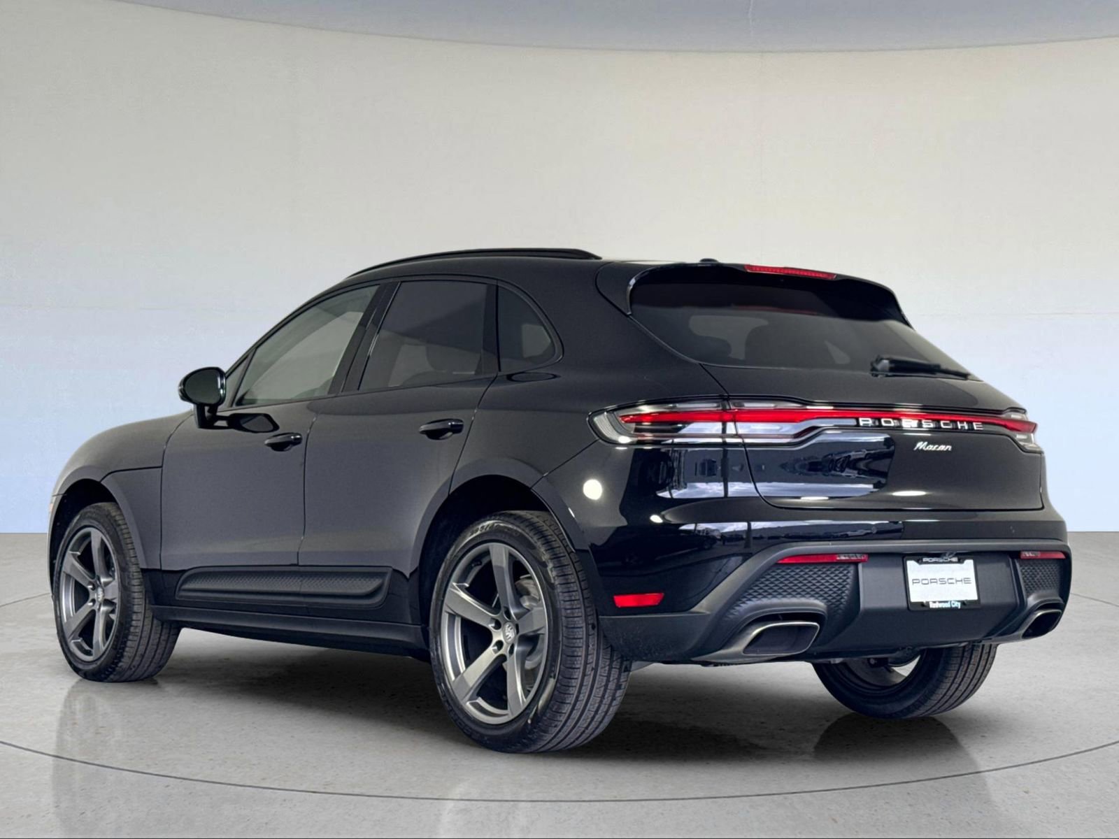 New 2026 Porsche Macan AWD/4WD image 3