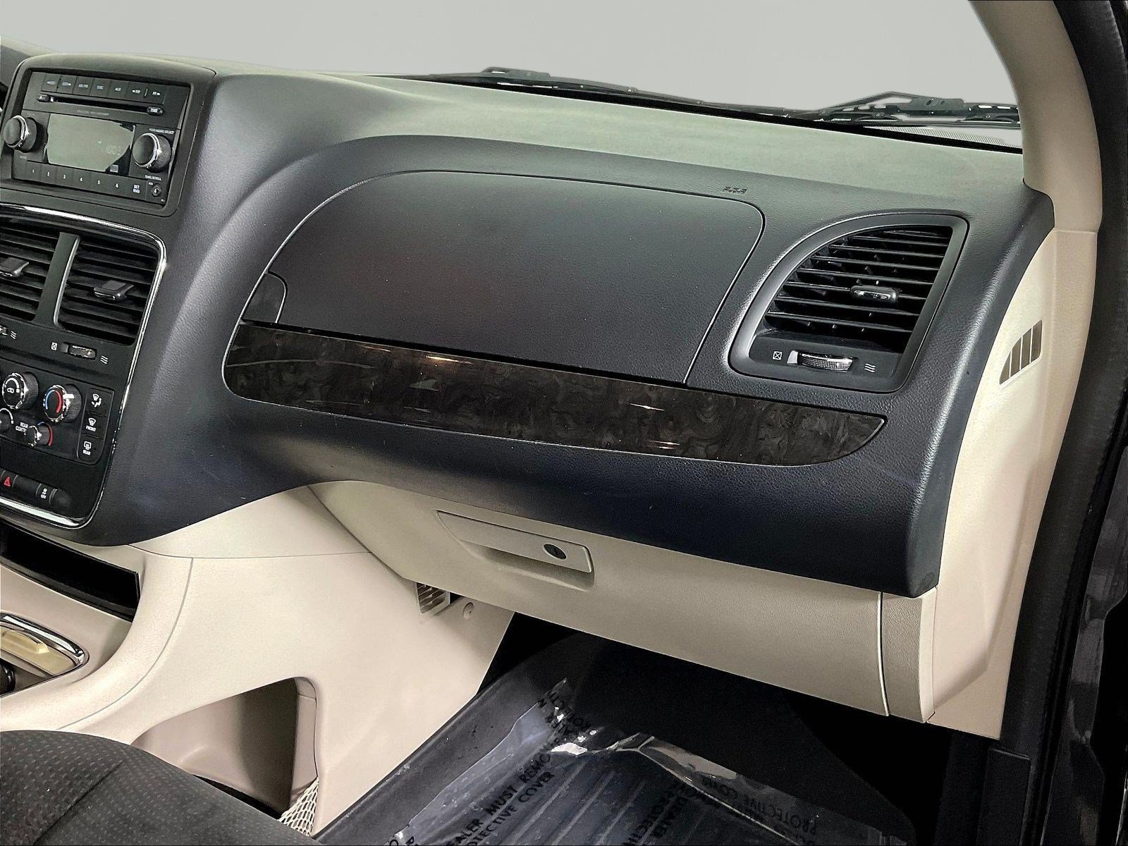 Used 2015 Dodge Grand Caravan SXT FWD image 25