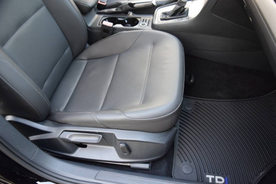 Used 2015 Volkswagen Golf TDI S FWD image 53