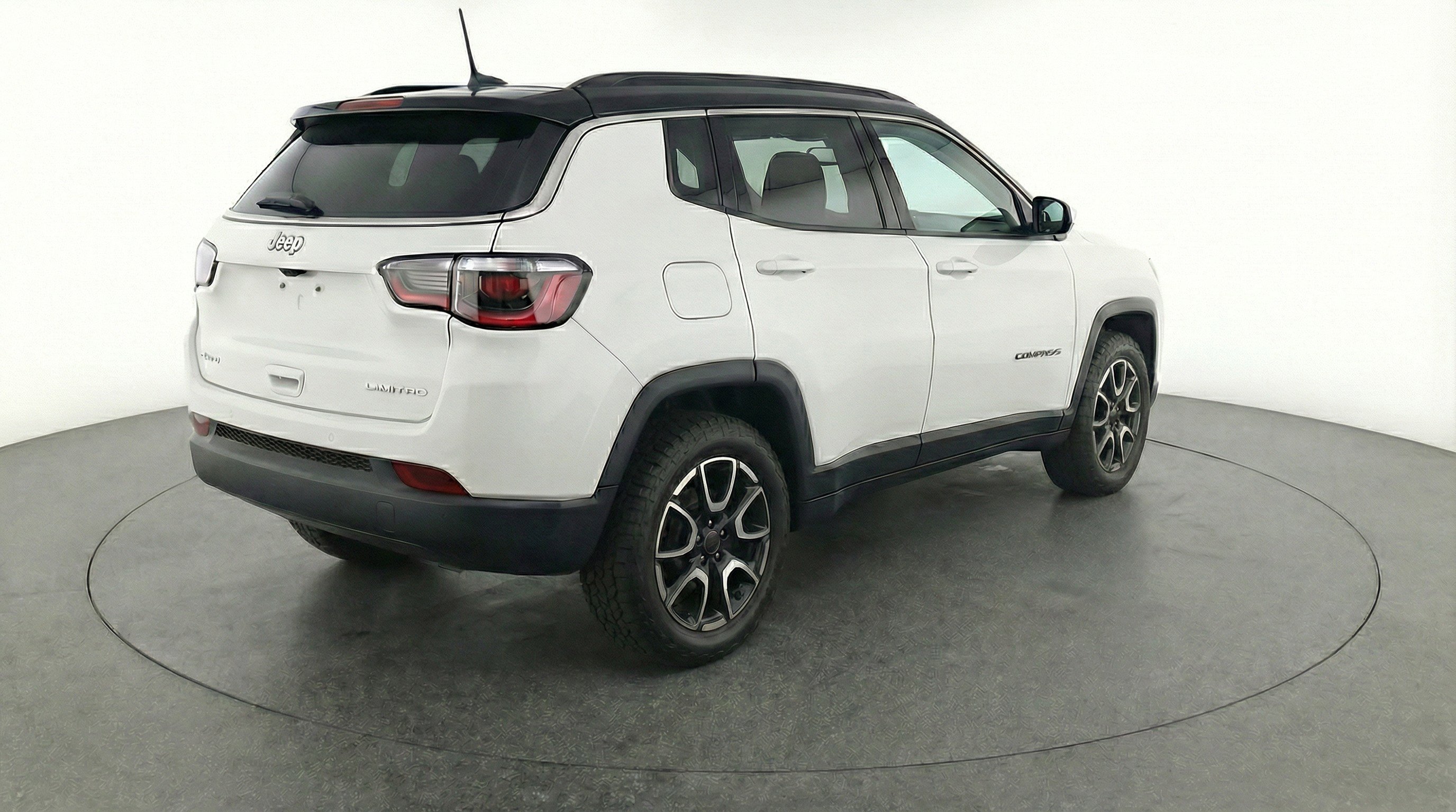 Used 2025 Jeep Compass Trailhawk AWD/4WD image 9