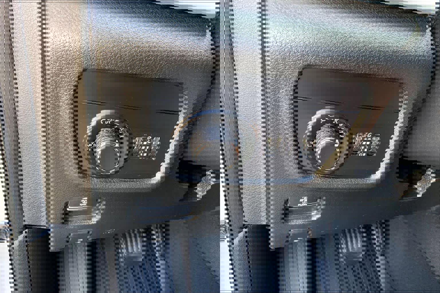 Used 2023 Jeep Grand Cherokee L Laredo image 36