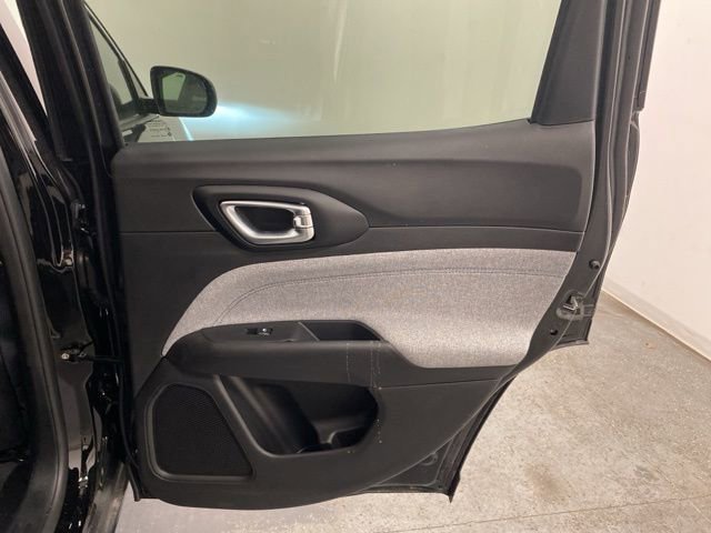 Used 2026 Jeep Compass Latitude image 24