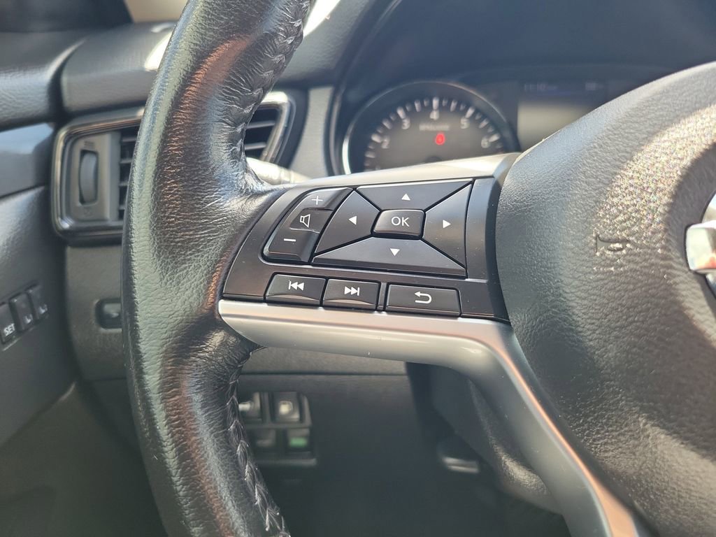 Used 2019 Nissan Rogue SV w/ Premium Package FWD image 23