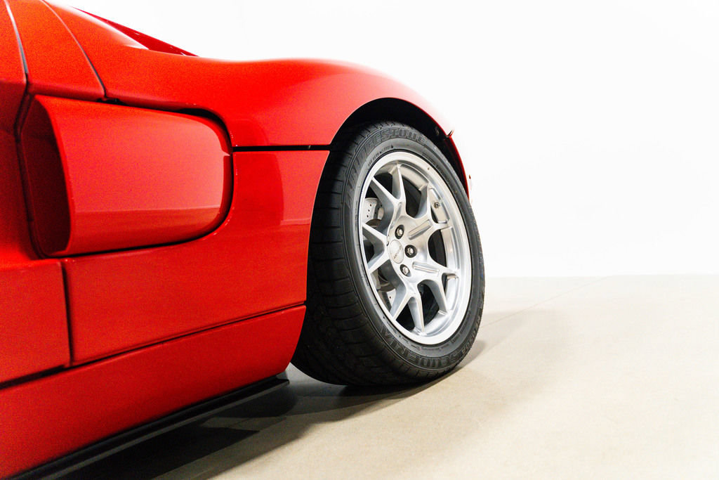 Used 2005 Ford GT image 88