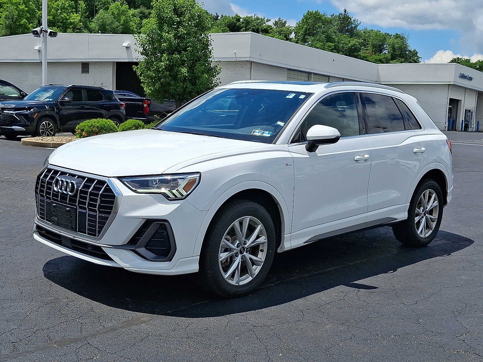 Used 2025 Audi Q3 2.0T Premium AWD/4WD image 3