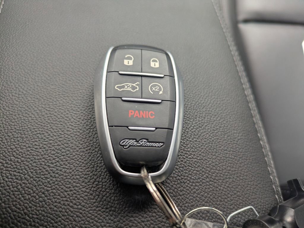 Used 2025 Alfa Romeo Stelvio Sprint w/ Convenience Package AWD/4WD image 36