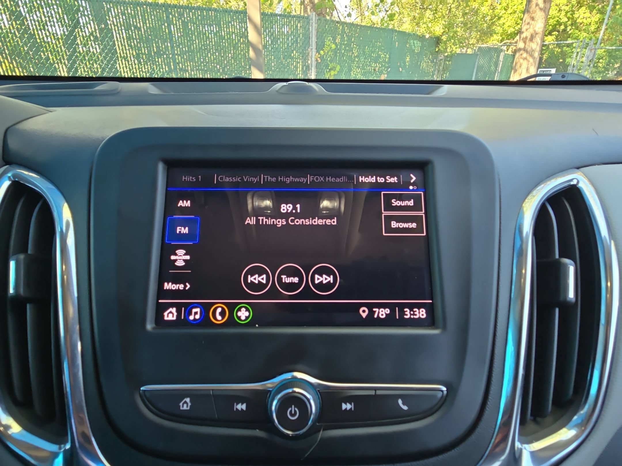 Used 2023 Chevrolet Equinox LS w/ LS Convenience Package FWD image 17