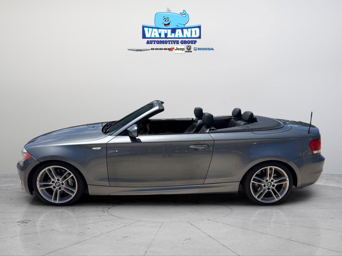 Used 2013 BMW 135i Convertible RWD image 3
