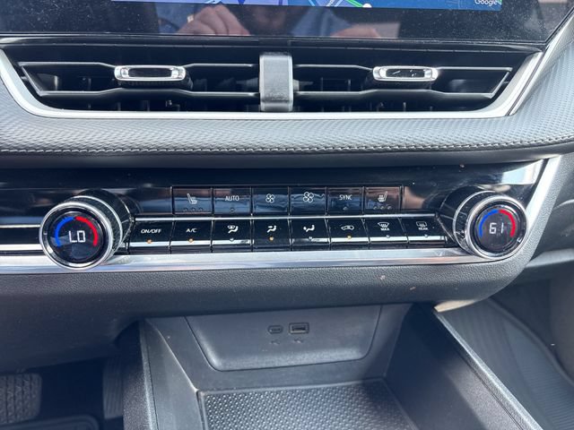 Used 2025 Chevrolet Equinox LT w/ Convenience Package II FWD image 19