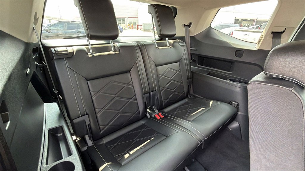 Used 2025 Volkswagen Atlas SE image 35