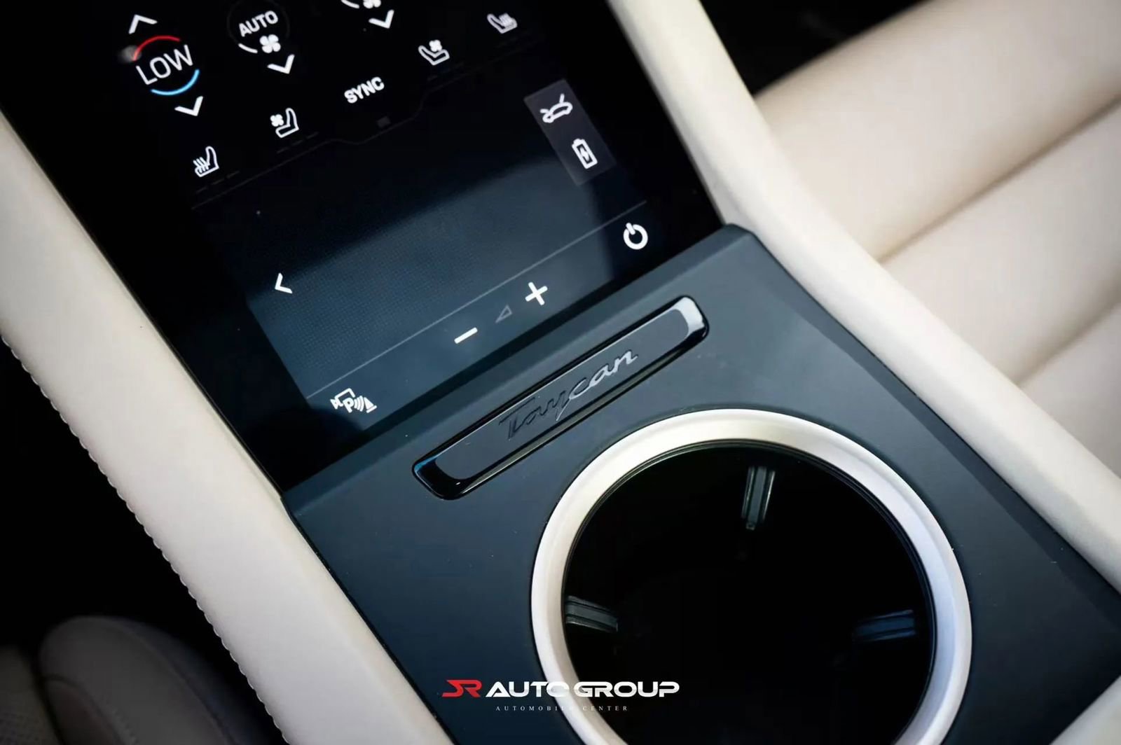 Used 2020 Porsche Taycan image 19