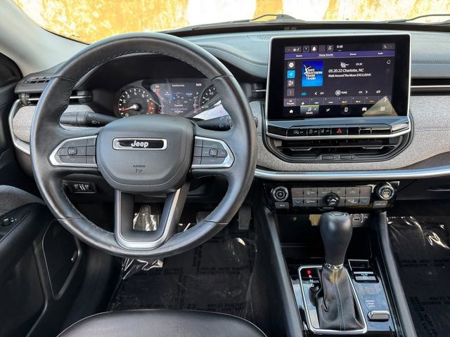 Used 2022 Jeep Compass Latitude w/ Sun and Sound Group AWD/4WD image 4