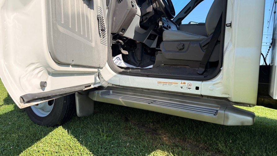 Used 2015 Ford F550 2WD Regular Cab Super Duty image 10