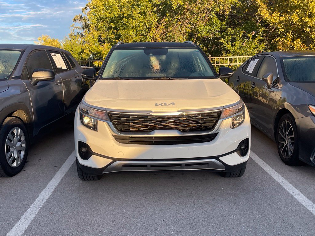 Used 2023 Kia Seltos S AWD/4WD image 2