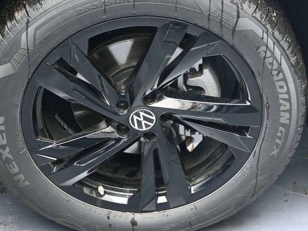 Used 2025 Volkswagen Atlas Cross Sport SEL R-Line image 10