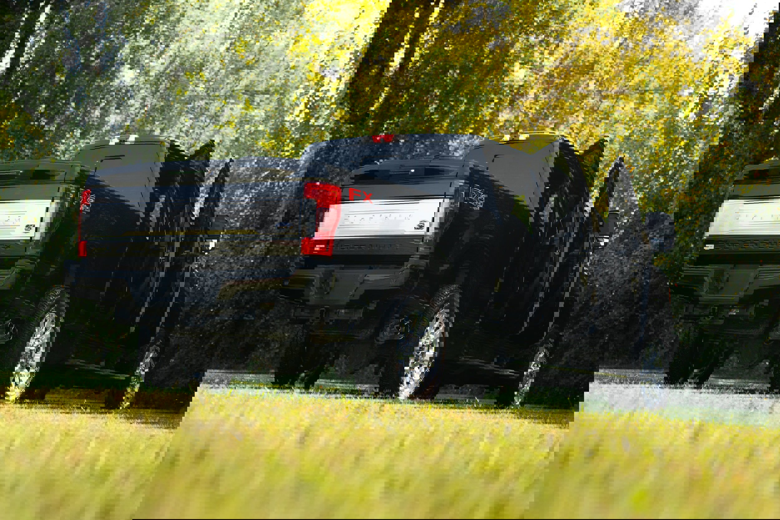 Used 2019 Ford F250 Platinum w/ Platinum Ultimate Package image 2