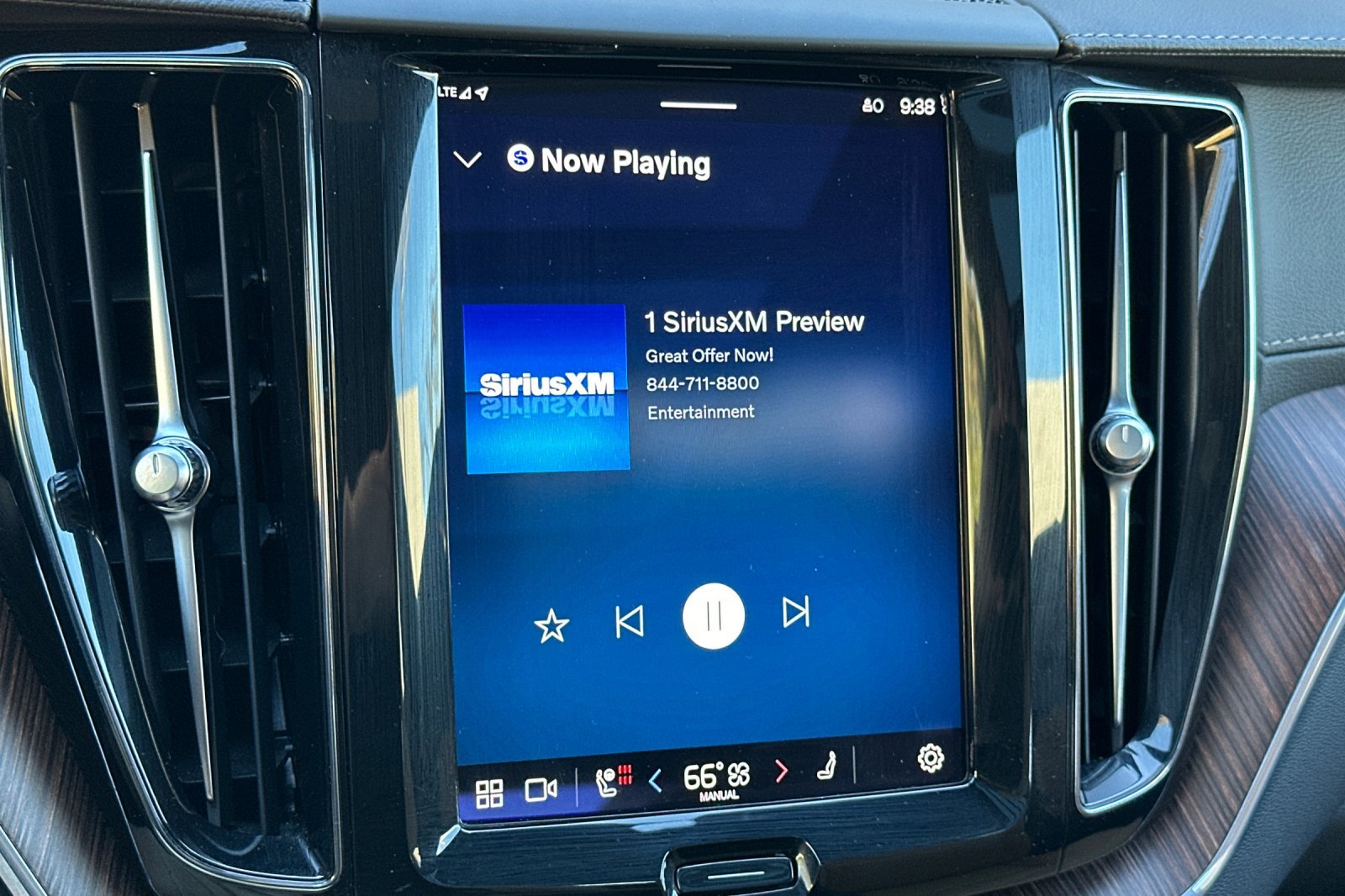 Certified 2023 Volvo XC60 B5 Ultimate w/ Climate Package image 23