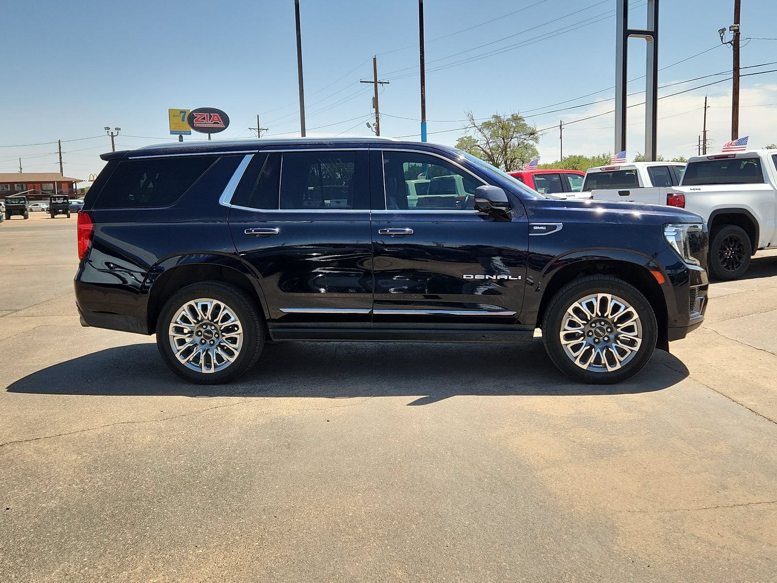 Used 2023 GMC Yukon Denali Ultimate AWD/4WD image 5