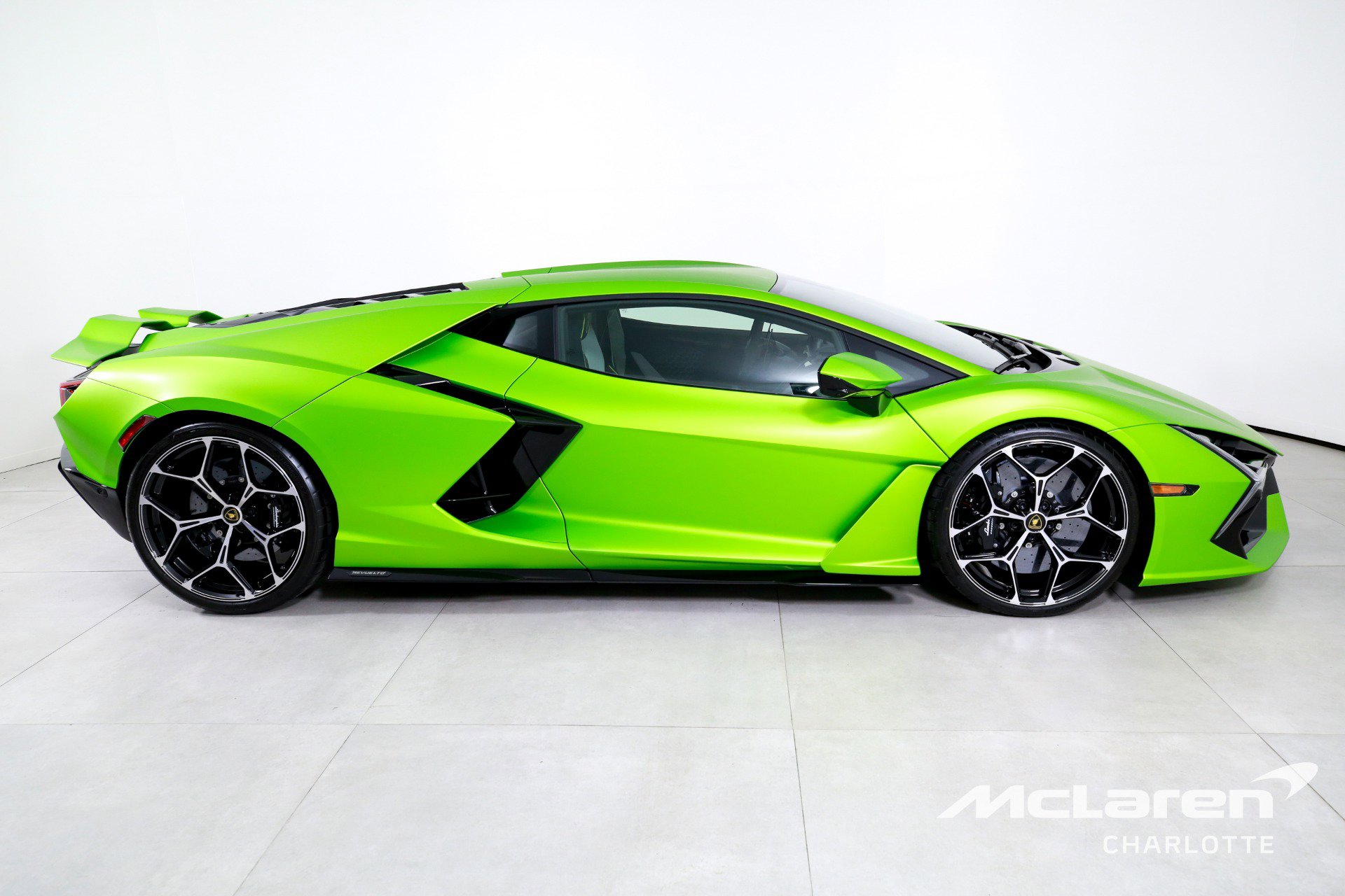 Used 2024 Lamborghini Revuelto image 10