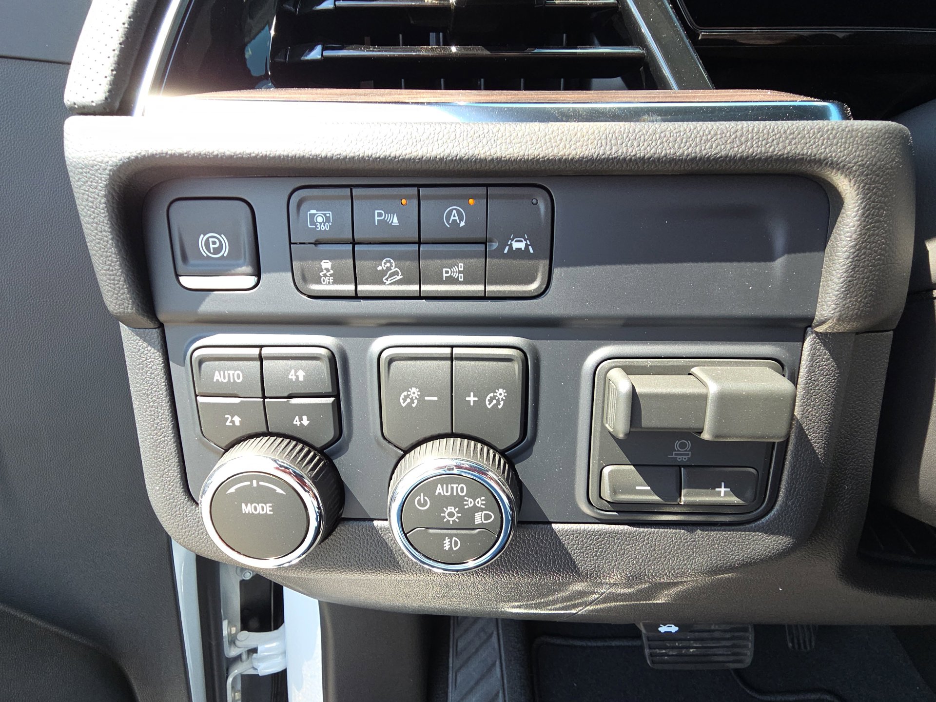 New 2026 Chevrolet Tahoe Premier w/ Sun And Tow Package AWD/4WD image 20