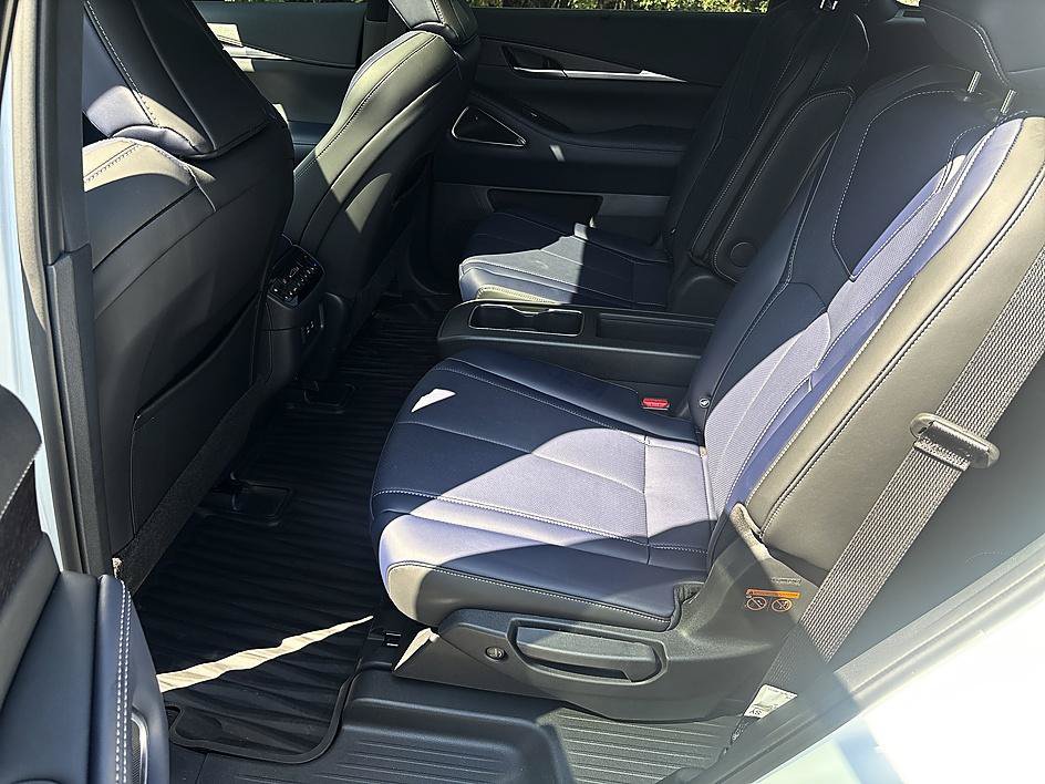 Certified 2026 INFINITI QX60 Sport w/ Dark Cargo Package AWD/4WD image 14
