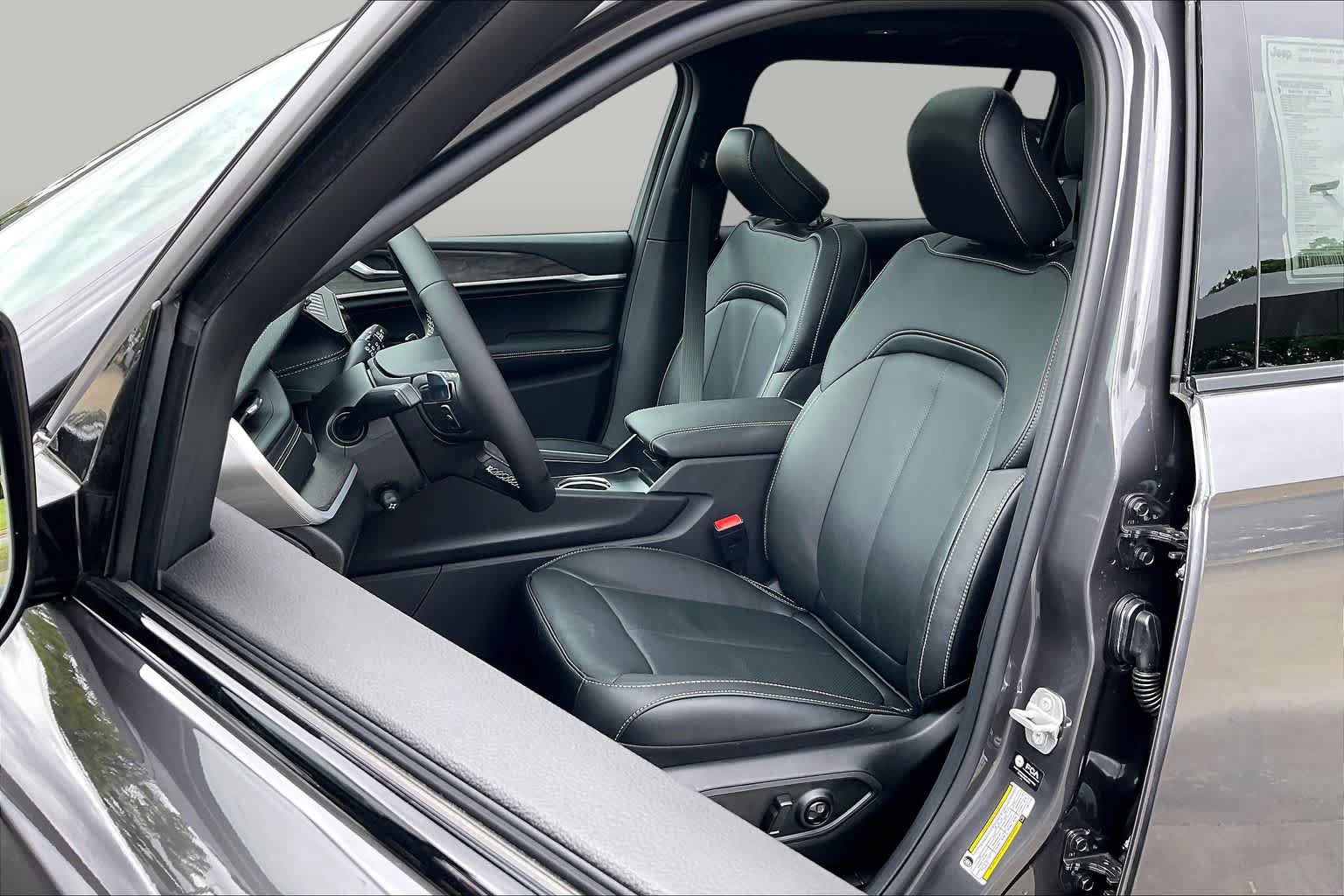 New 2026 Jeep Grand Cherokee L Limited AWD/4WD image 9