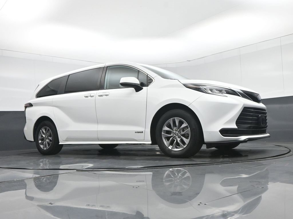 Used 2021 Toyota Sienna LE image 60