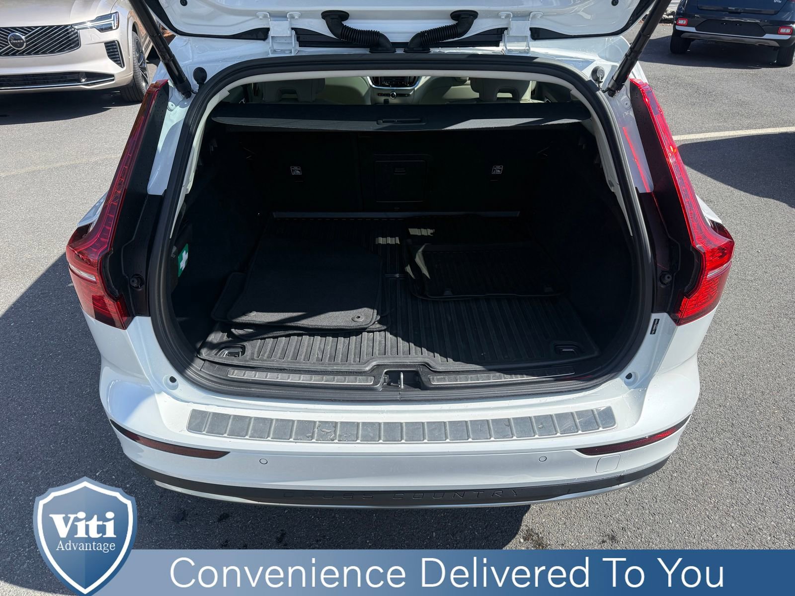 Certified 2025 Volvo V60 B5 Cross Country Plus AWD/4WD image 23