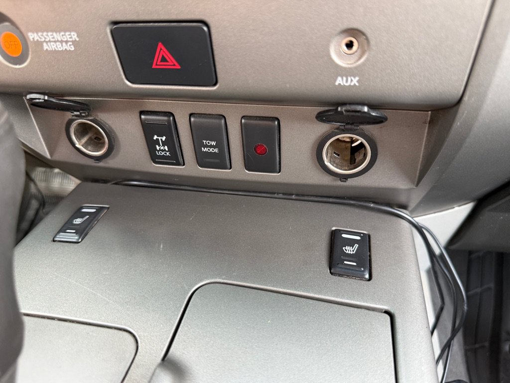 Used 2004 Nissan Titan LE w/ (NAV) Nissan Navigation Pkg AWD/4WD image 17