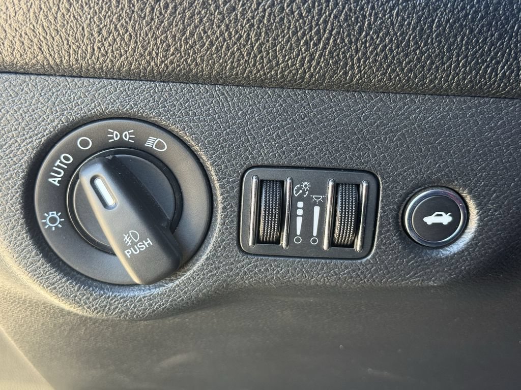 Used 2016 Dodge Challenger R/T RWD image 19