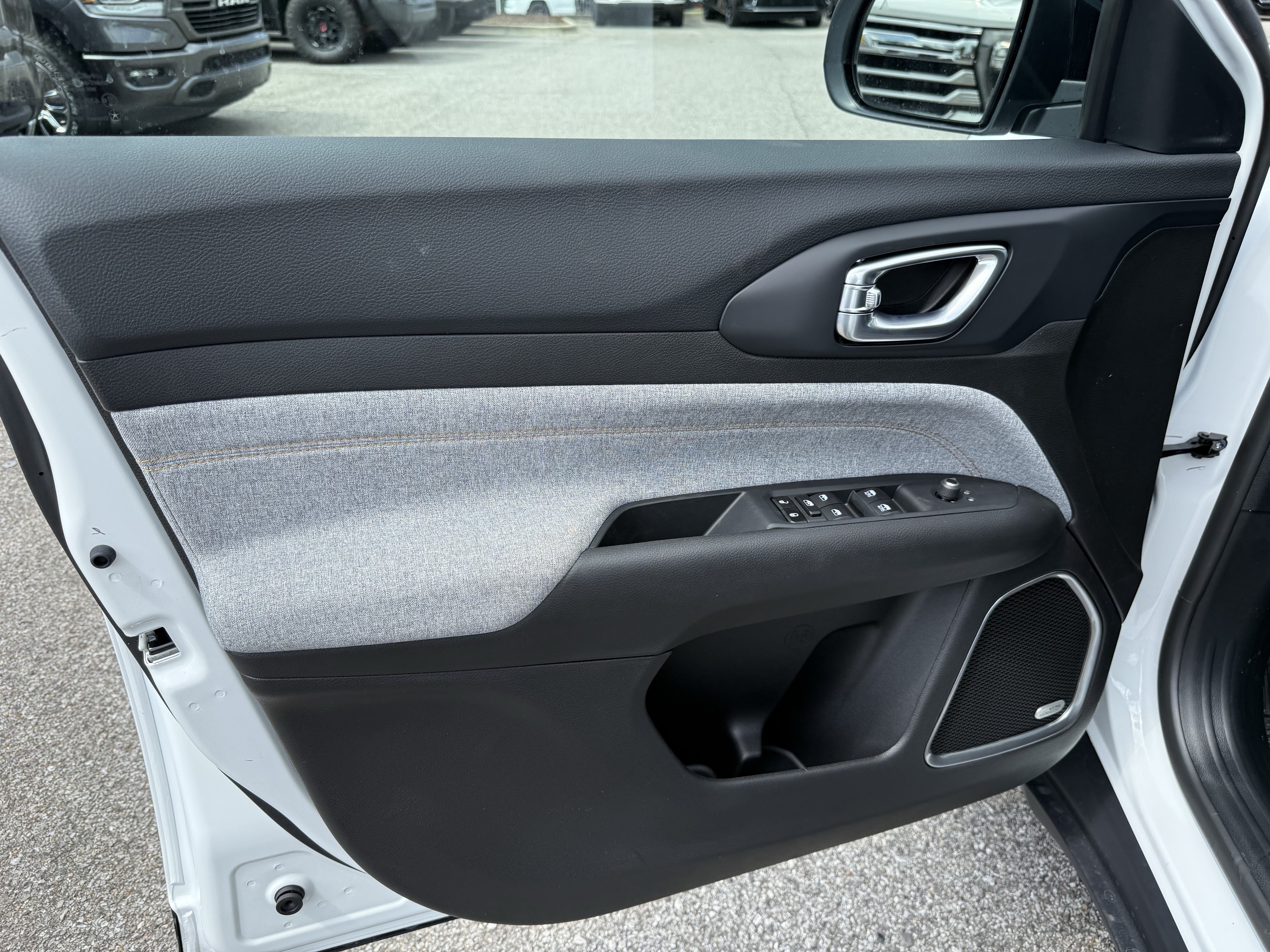New 2026 Jeep Compass Latitude AWD/4WD image 14