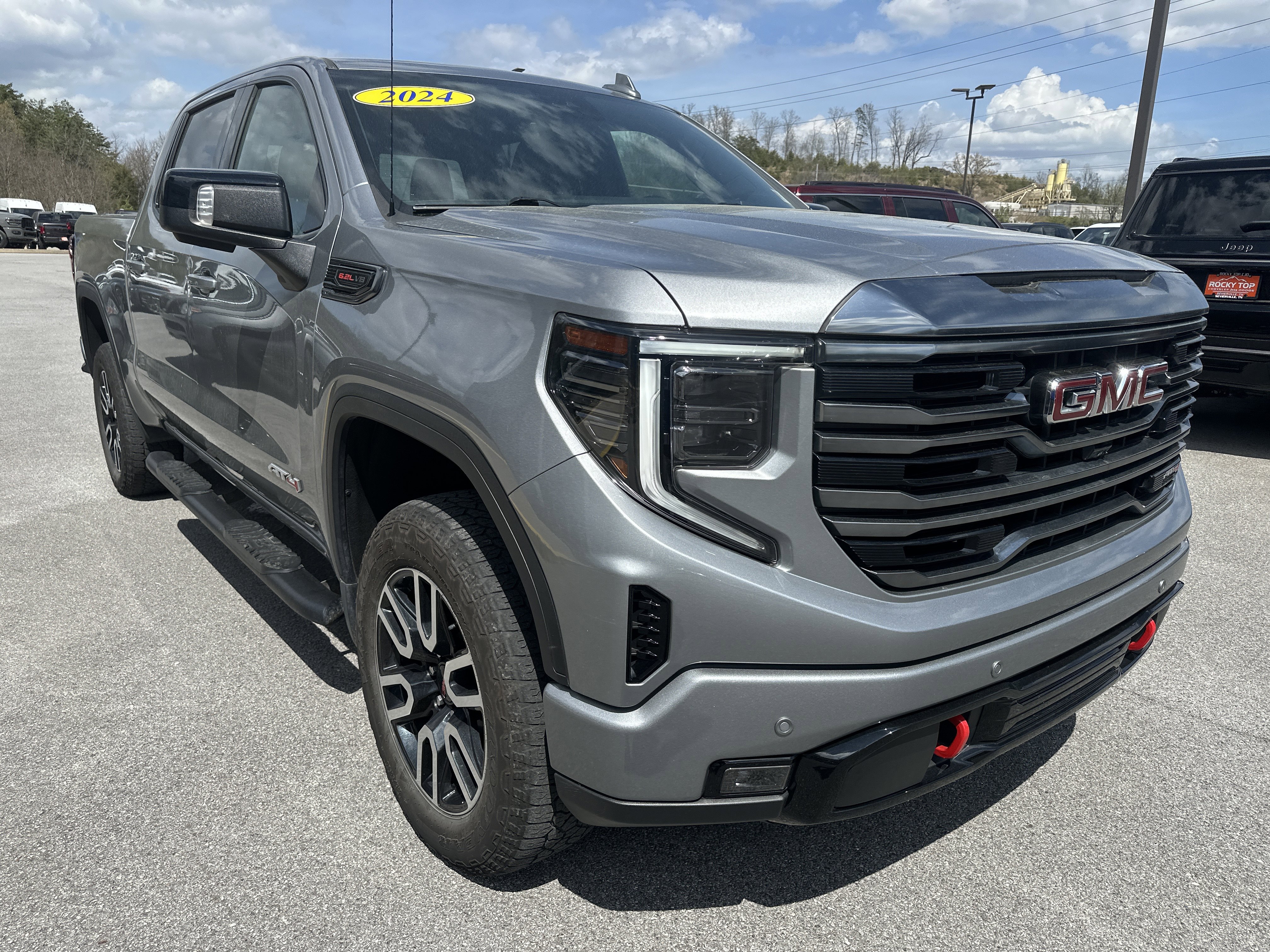 Used 2024 GMC Sierra 1500 AT4 w/ Technology Package image 5