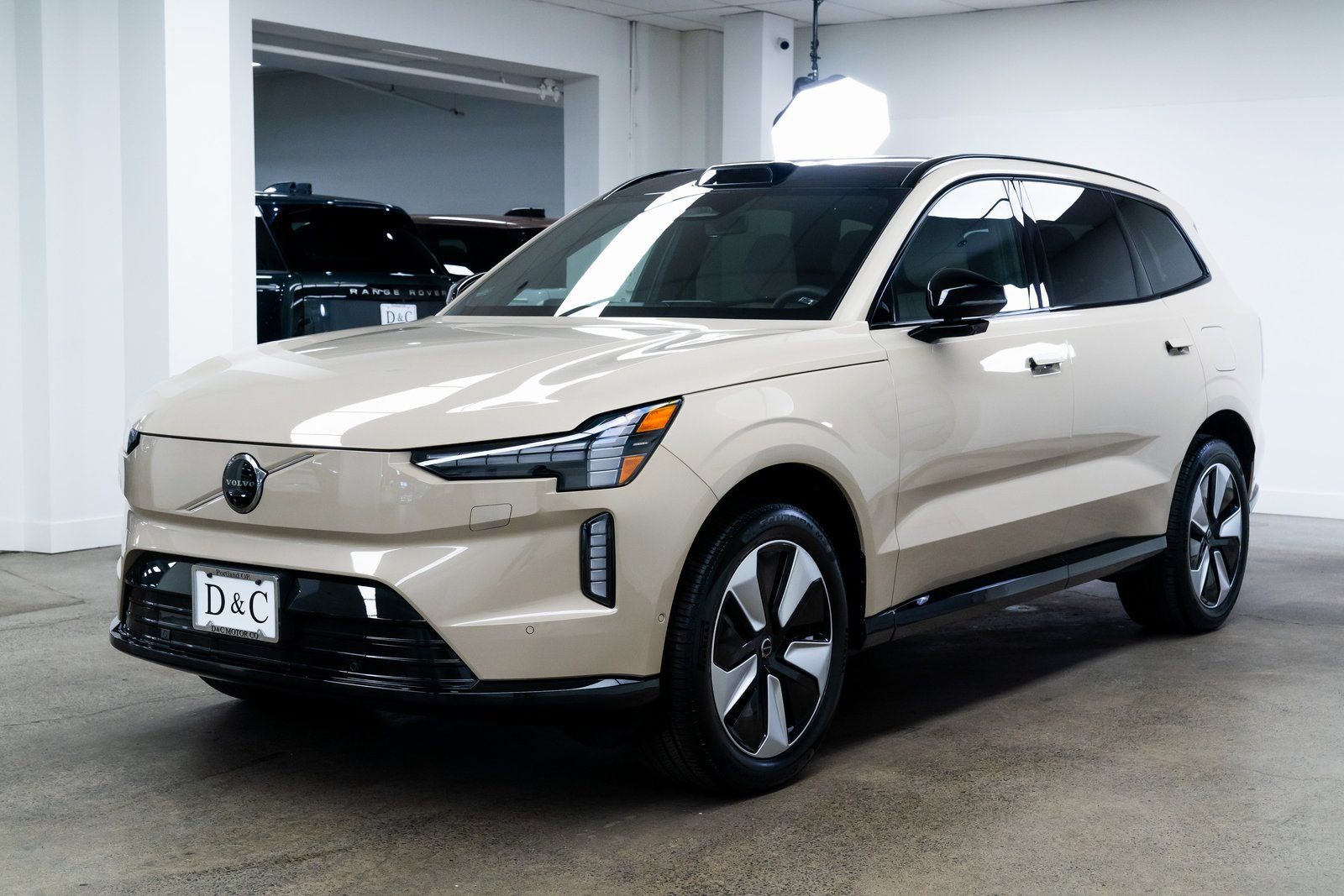 Used 2025 Volvo EX90 Plus image 3