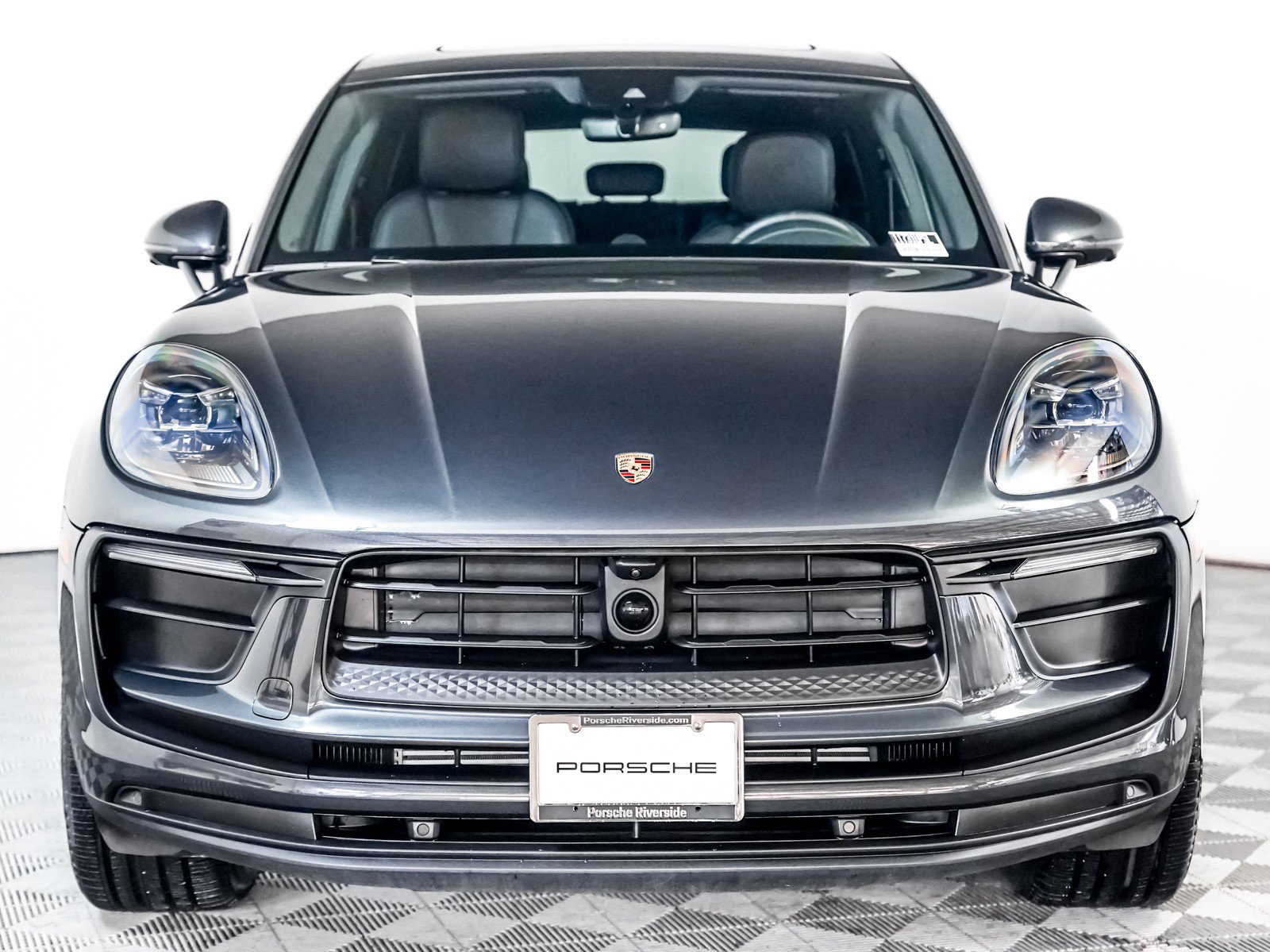 Certified 2025 Porsche Macan image 7