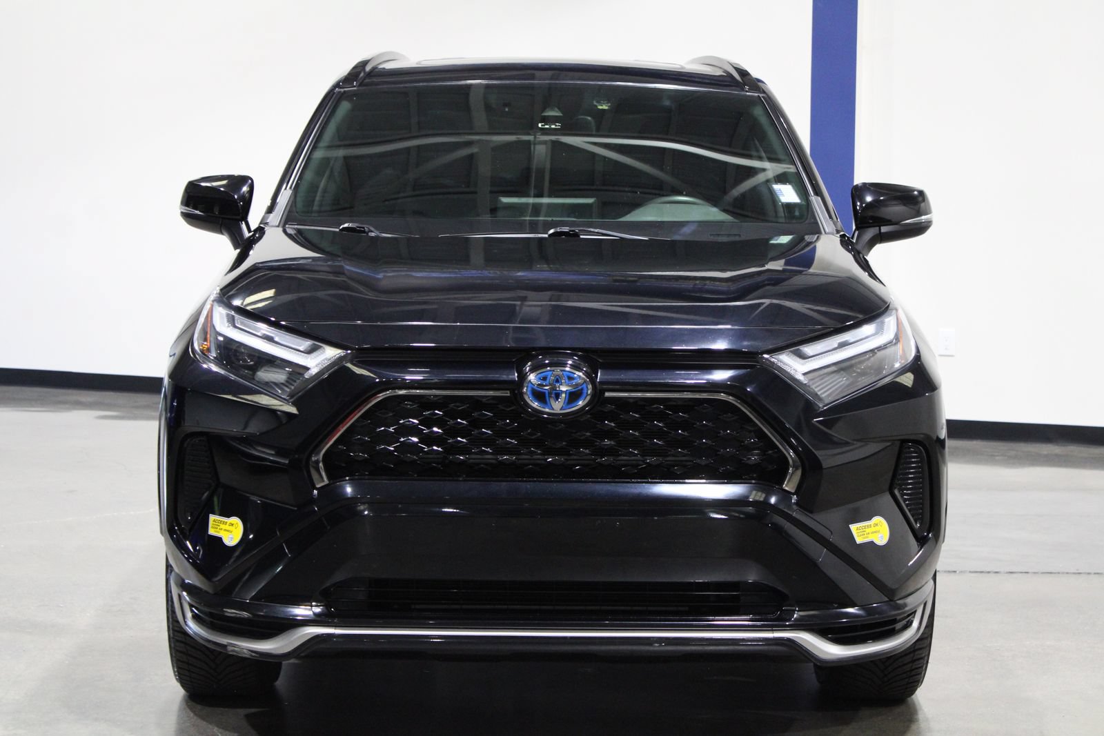 Used 2022 Toyota RAV4 SE w/ Weather & Moonroof Package AWD/4WD image 6