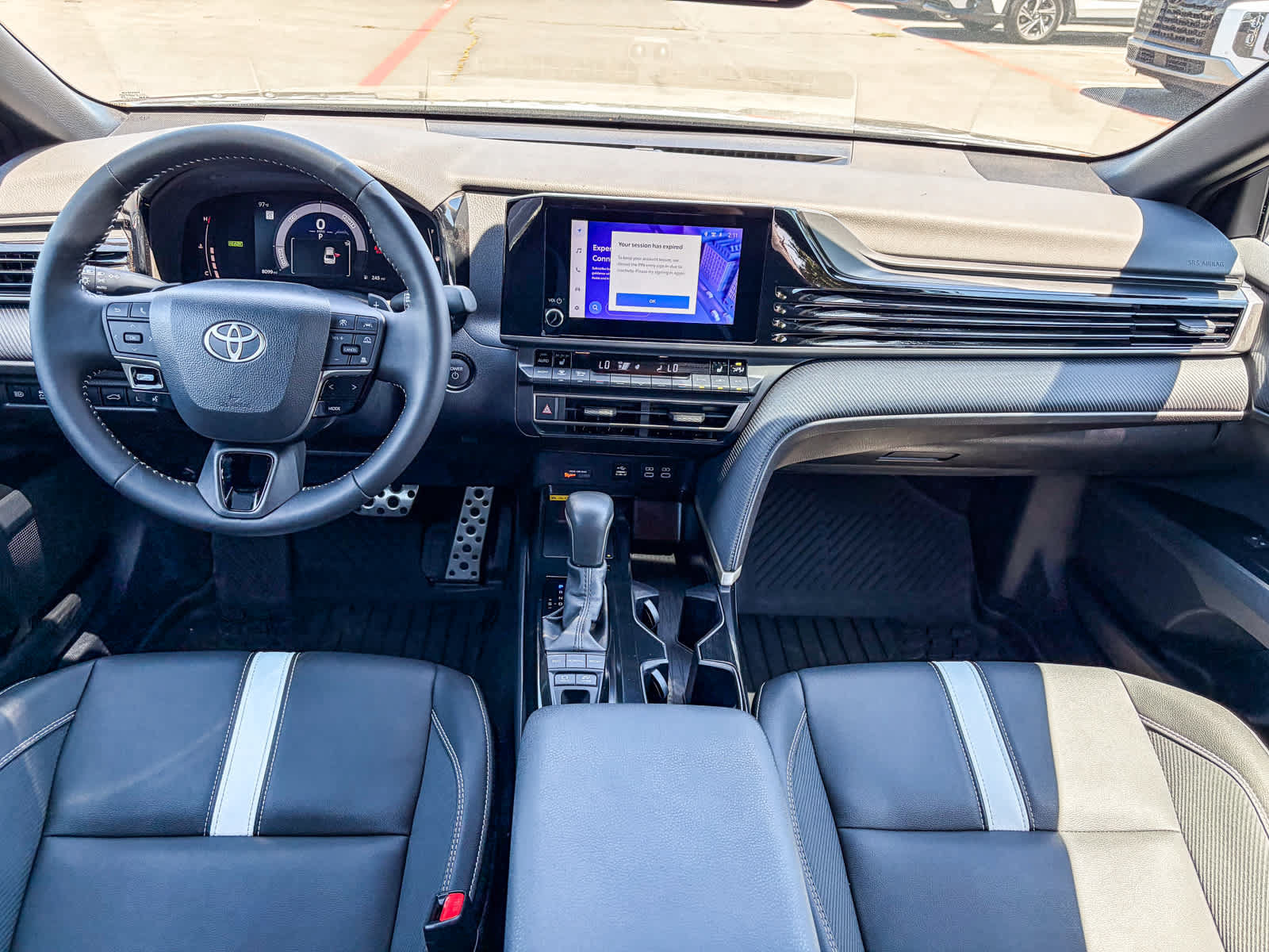 Used 2025 Toyota Camry SE w/ Convenience Package FWD image 10