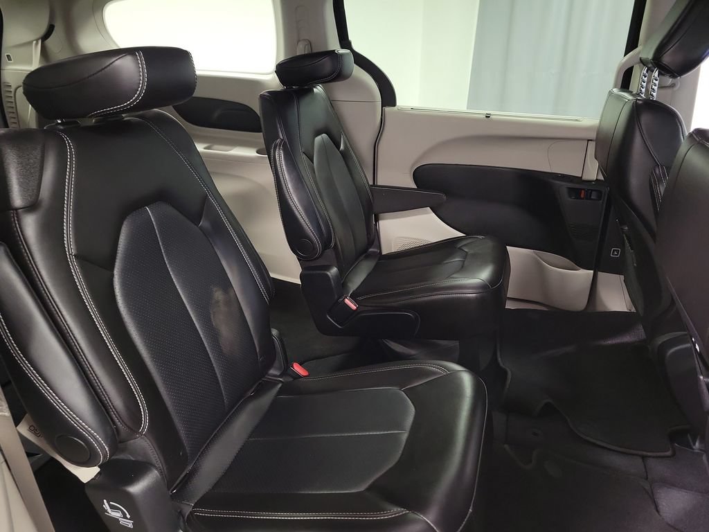 Used 2024 Chrysler Pacifica Touring-L FWD image 31