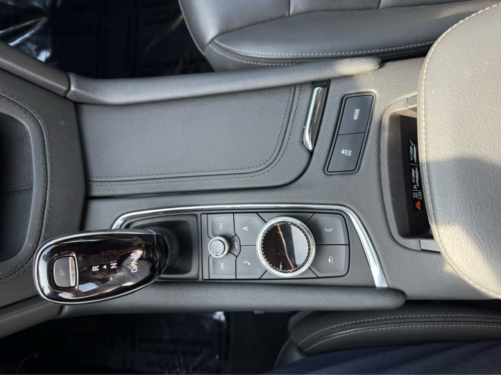 Used 2025 Cadillac XT6 Premium Luxury image 27