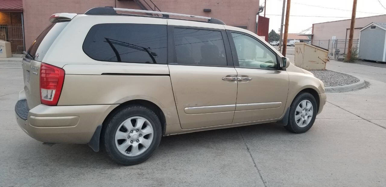 Used 2008 Hyundai Entourage Limited image 3