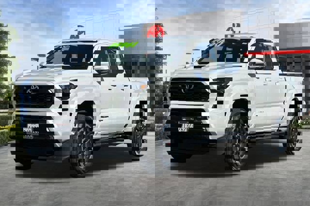 Used 2024 Toyota Tacoma TRD Sport w/ TRD Sport Upgrade Package image 9