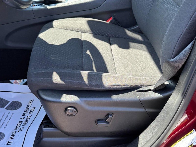 Used 2019 Jeep Grand Cherokee Laredo AWD/4WD image 22