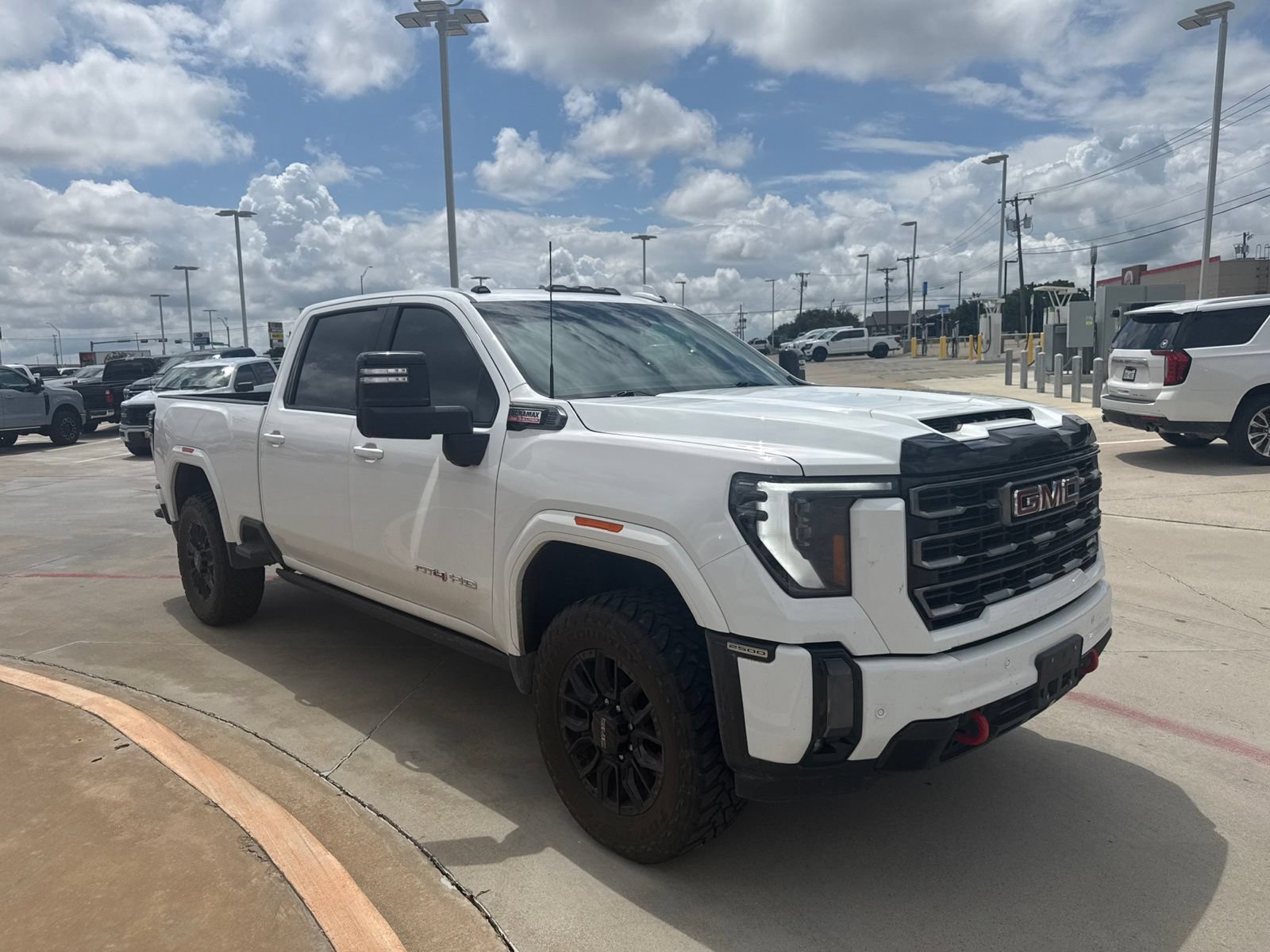Used 2024 GMC Sierra 2500 AT4 w/ AT4 Premium Plus Package AWD/4WD video 3