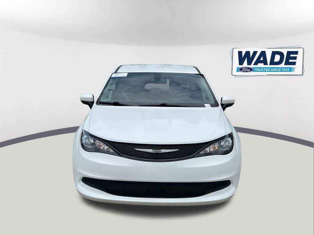 Used 2022 Chrysler Voyager LX FWD video 2